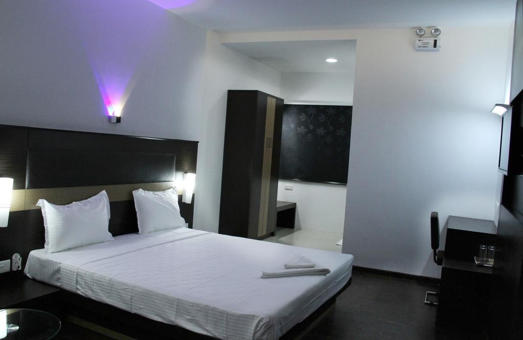 Hotel The Home Tiruppur Ngoại thất bức ảnh