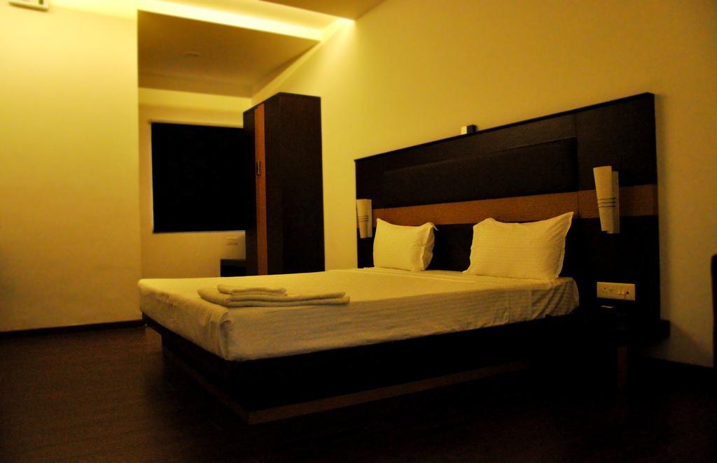 Hotel The Home Tiruppur Ngoại thất bức ảnh