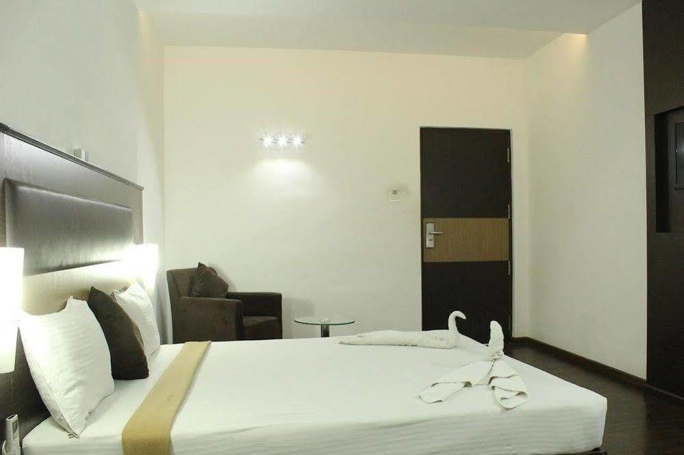 Hotel The Home Tiruppur Ngoại thất bức ảnh